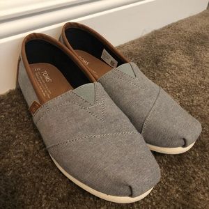 Gray/Leather Toms